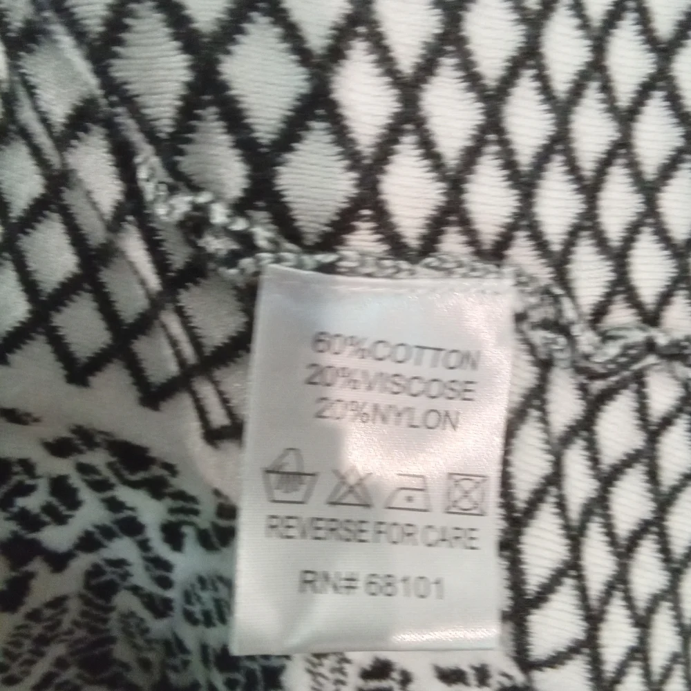 2-$10... Belldini Sz XL Black and White Patterned Open Front Waterfall Cardigan